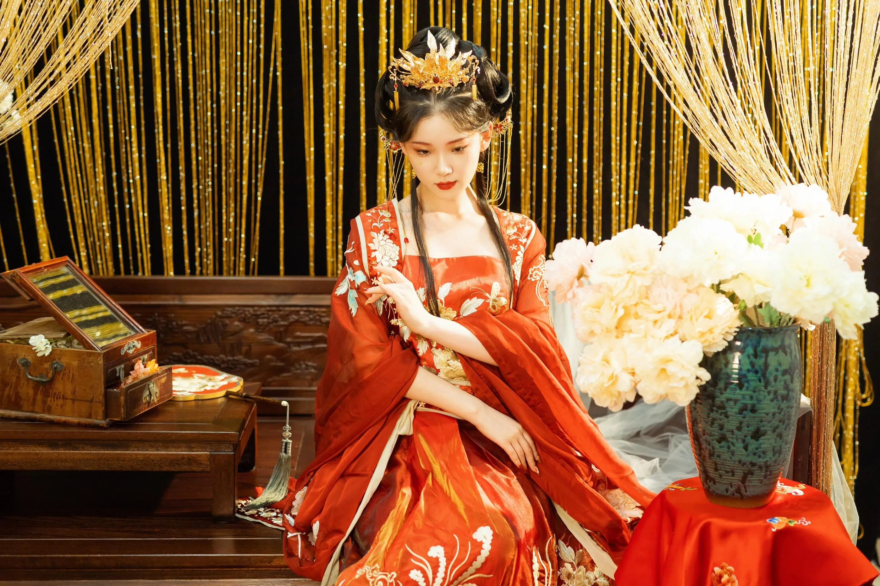 [YITUYU艺图语]2022.09.05 红衣娘子 相望回首喵喵喵 [48P]插图6